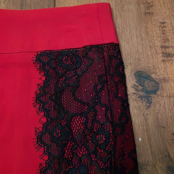 New! NWT 2b Bebe beautiful red skirt with side black lace size 4 - Picture 9 of 12